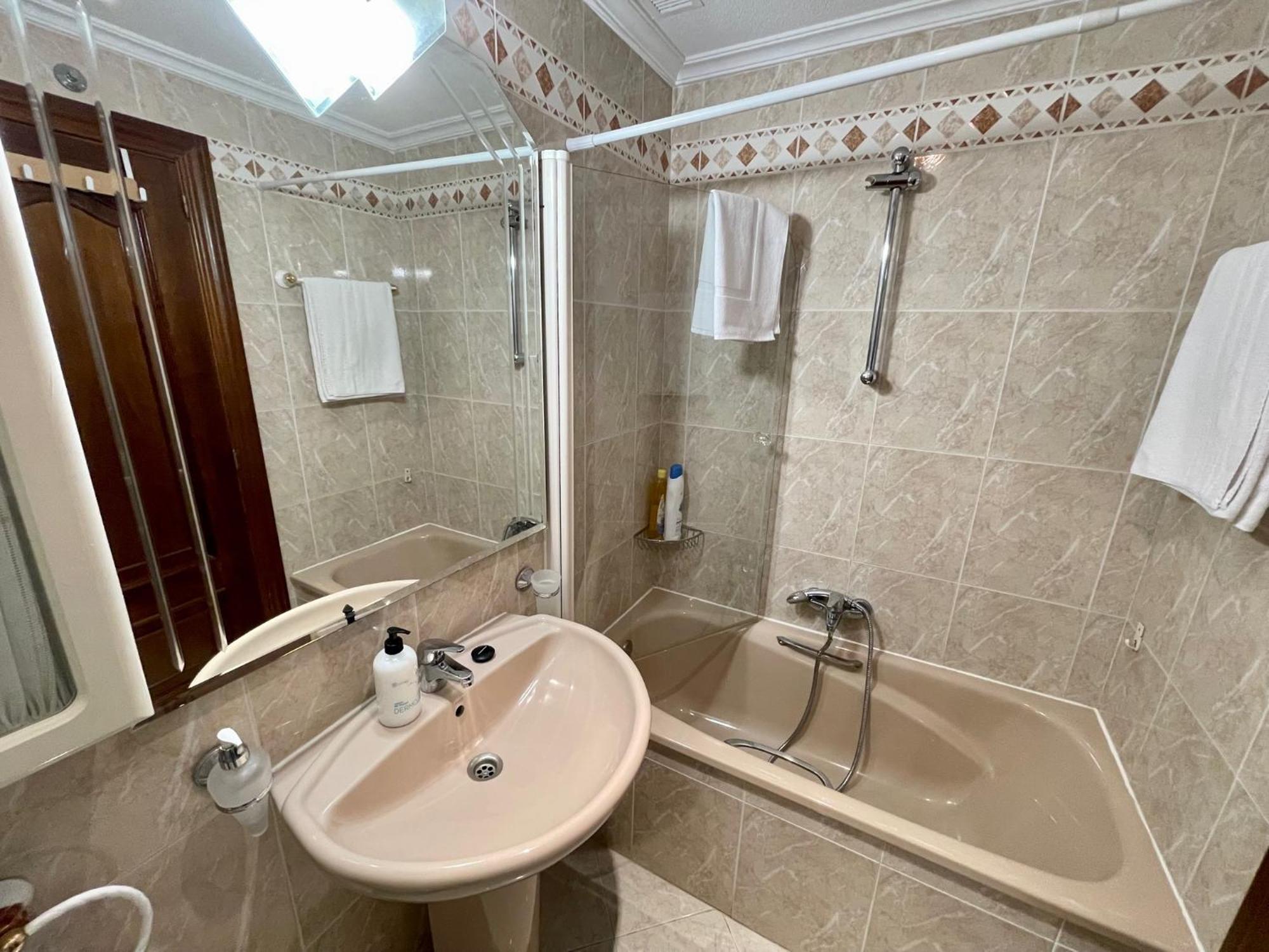 Apartamento Reyes De Espana / Free Parking & Wi Fi Salamanca Exterior photo